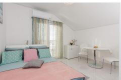 Family friendly Apt with a pool  Appartamento 4 – Sea foto 2
