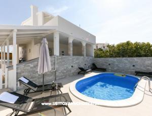 Appartamento con piscina and jacuzzi