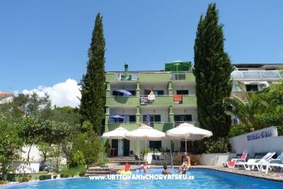 Vila Smirna 4*  con piscina 