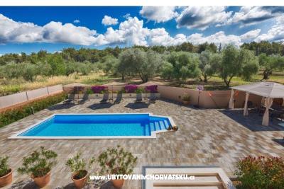  Casa con piscina - Villa Marijana 
