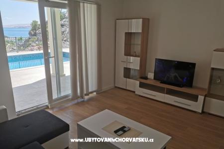 Beachfront Casa Robert con piscina Karlobag Croazia