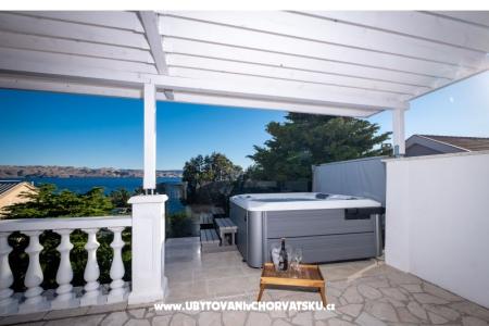 Casa Petra sulla spiaggia Karlobag Croazia