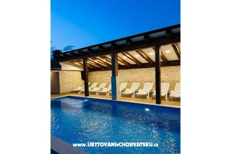 Villa Robert 2 con piscina Cesarica Karlobag Croazia