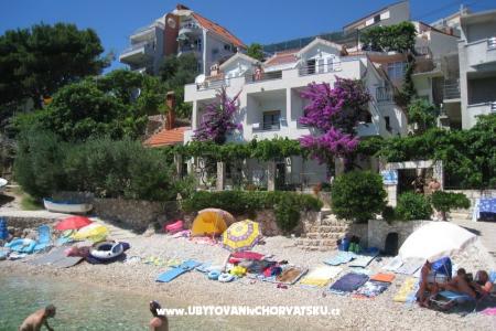 Bougainvillea beach house apartmani Omis Croazia