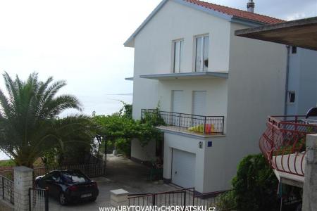 Vila ANI    Omis Croazia