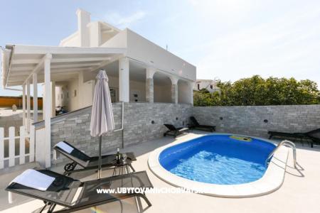 Appartamento con piscina and jacuzzi Isola di Pag Croazia