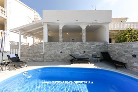 Appartamento con piscina and jacuzzi foto 4