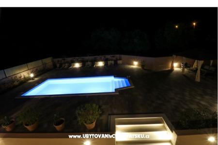  Casa con piscina - Villa Marijana  foto 4