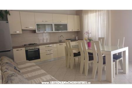 Appartamenti TONĆI I IRIS*** foto 4