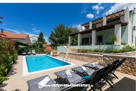 Villa Marina + pool Rogoznica Croazia