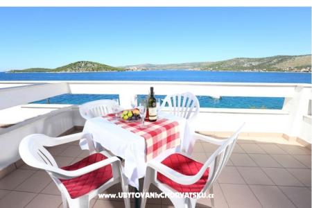 Vinka apartments DIREKT NA PLAŽI Rogoznica Croazia