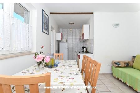Arbanija Appartamenti foto 3