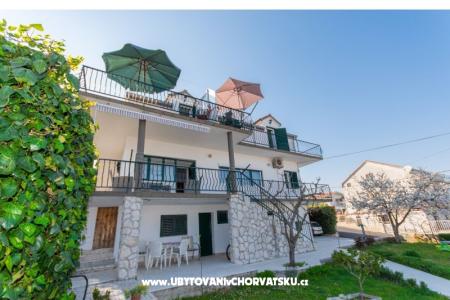 Nakiros Rent Trogir Croazia