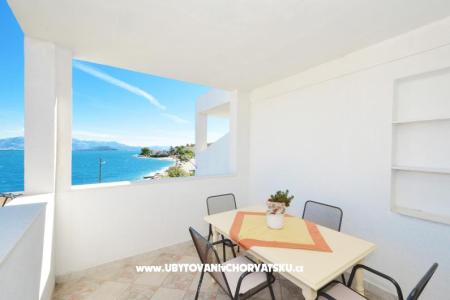 Petra Arbanija Apt Trogir Croazia