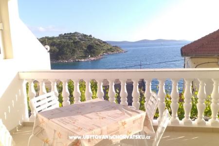 Appartamento Ivan (15m from  beach) Vodice Croazia