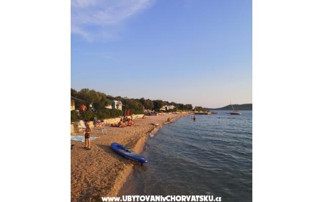 Mobile Casa Maroon – Alloggio Betina Croazia
