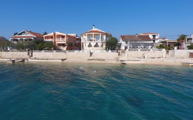 Appartamenti First row to the sea – Alloggio Bibigne Croazia