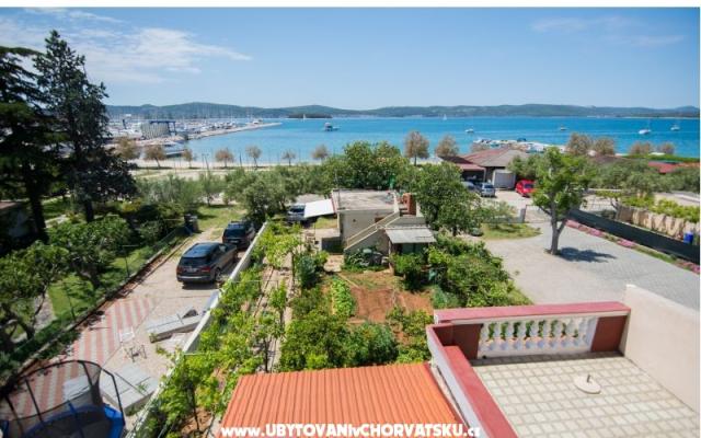Appartamento Anastazija i sobe RoLo uz  – Alloggio Biograd Croazia
