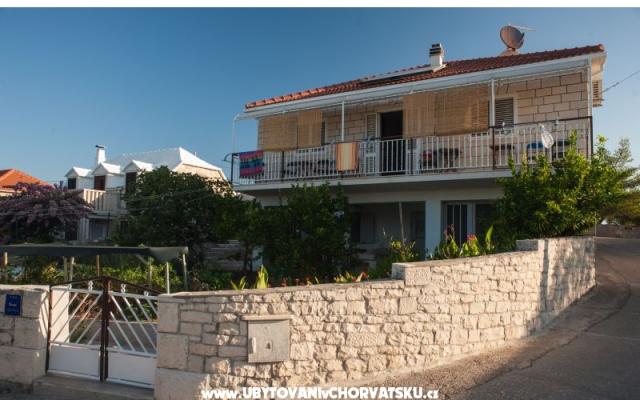 APARTMANI I SOBE,KUCA ZA ODMOR – Alloggio Isola di Brac Croazia