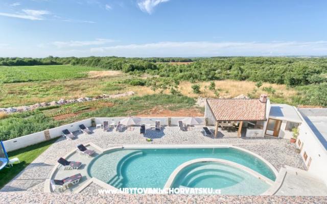 Appartamenti con piscina Štinjan – Alloggio Pola Croazia