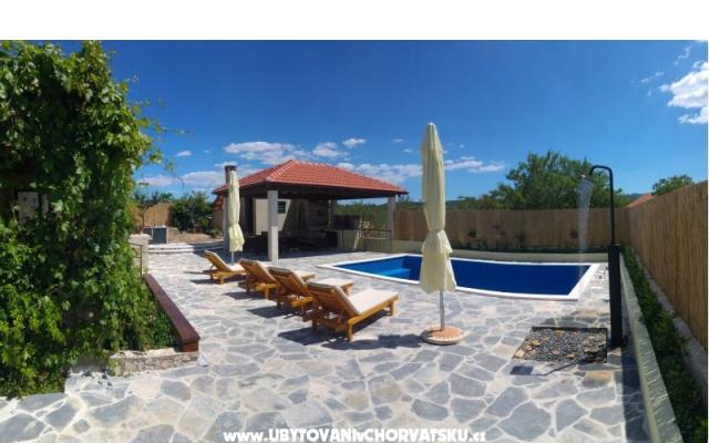 Countryside house con piscina – Alloggio Split Croazia