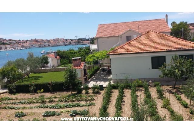 Casa Petar &amp; Appartamento for 2 perso – Alloggio Trogir Croazia
