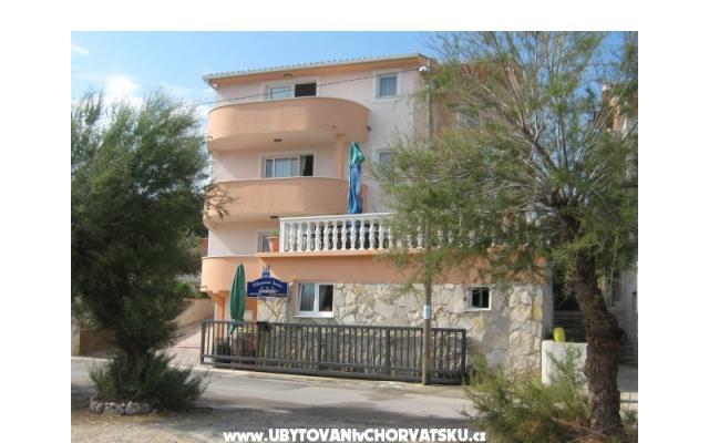 Marinovi Dvori – Alloggio Trogir Croazia
