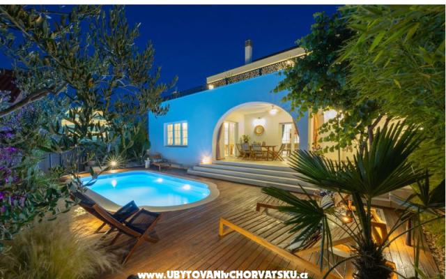 The Three Flowers Pool Casa – Alloggio Trogir Croazia