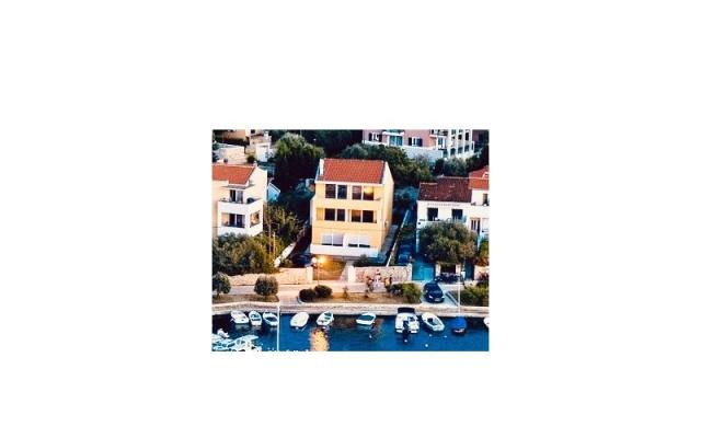 All Beachfront  – Alloggio Isola di Ugliano Croazia