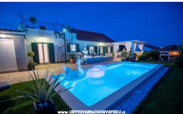 Case vacanza  Diana +pool+jacuzzi – Alloggio Isola di Vir Croazia