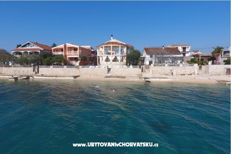 Appartamenti First row to the sea – foto 6