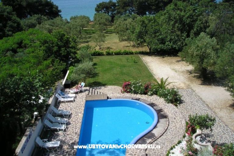 Vila Smirna 4*  con piscina  – foto 13