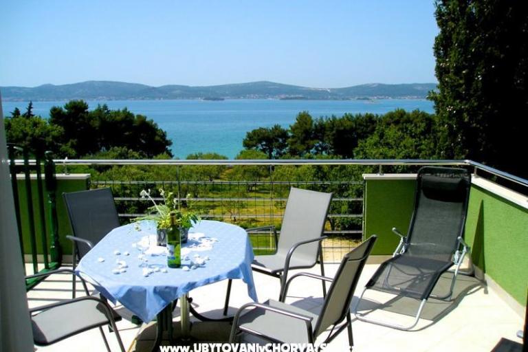 Vila Smirna 4*  con piscina  – foto 9