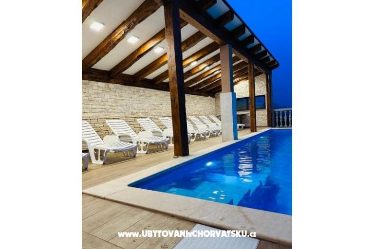 Villa Robert 2 con piscina Cesarica – foto 11