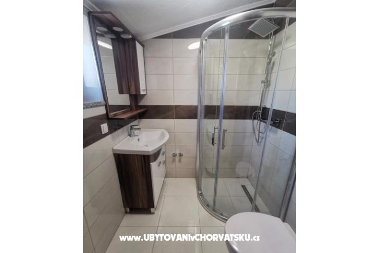 Villa Robert 2 con piscina Cesarica – foto 8