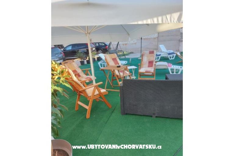 Appartamenti Dinko s grijanim bazenom – foto 10