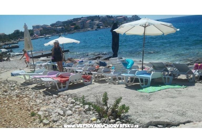 Appartamenti Dinko s grijanim bazenom – foto 12