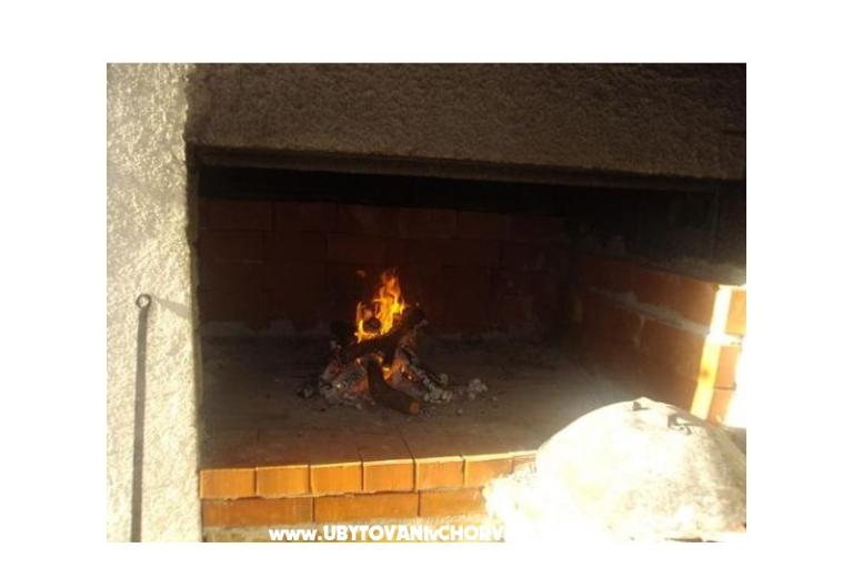 Appartamenti Dinko s grijanim bazenom – foto 13