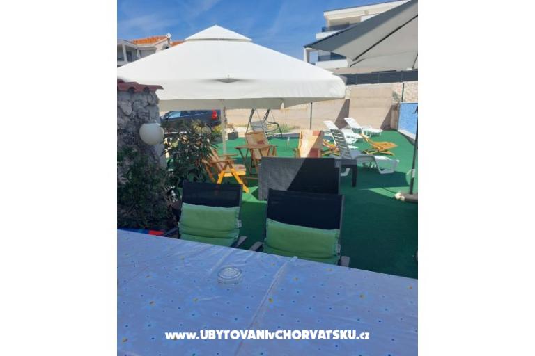 Appartamenti Dinko s grijanim bazenom – foto 18