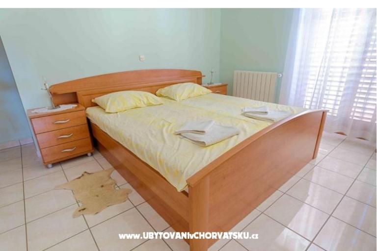 Ariela sulla spiaggia – foto 10