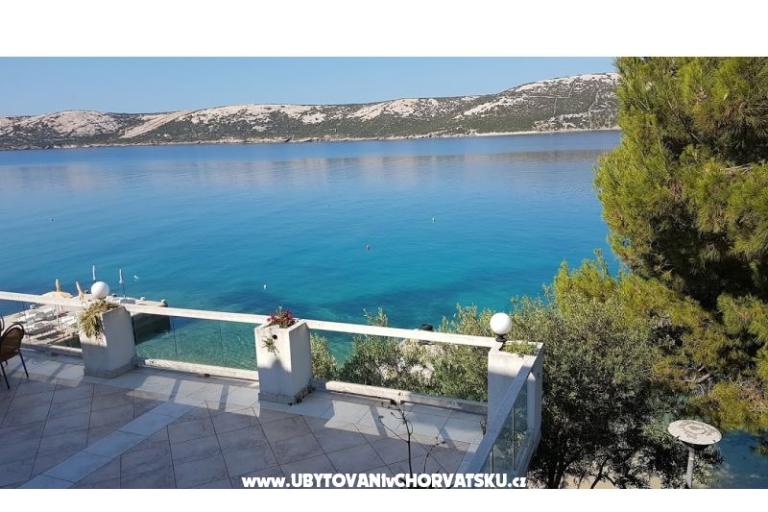 Ariela sulla spiaggia – foto 4
