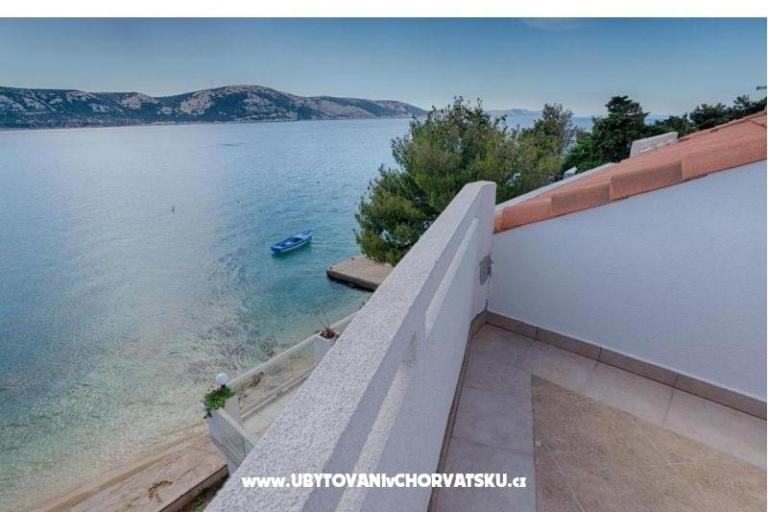 Ariela sulla spiaggia – foto 6