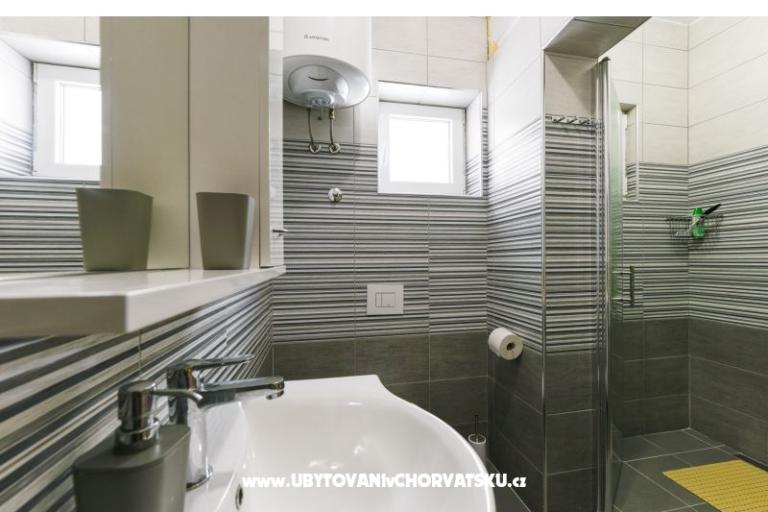 Appartamento con piscina and jacuzzi – foto 10