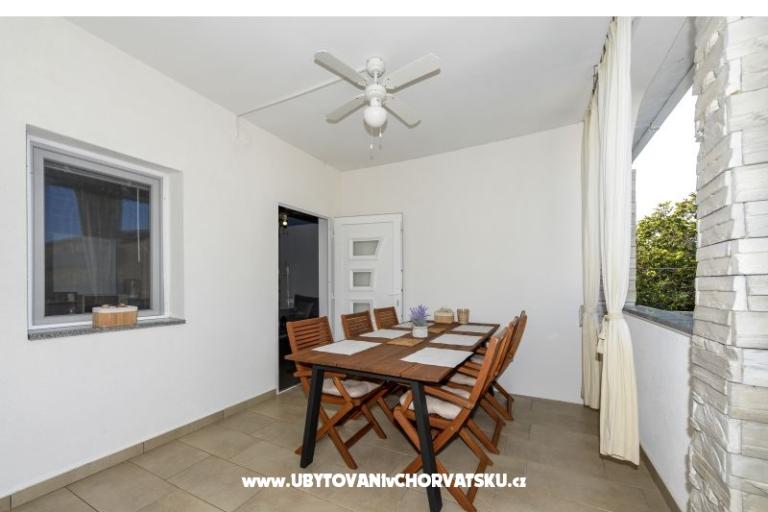 Appartamento con piscina and jacuzzi – foto 20