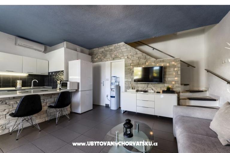 Appartamento con piscina and jacuzzi – foto 21