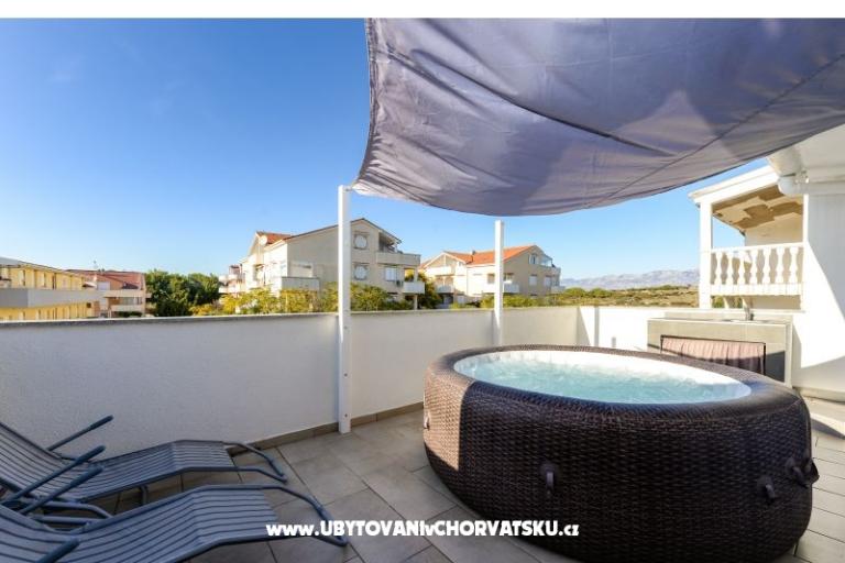 Appartamento con piscina and jacuzzi – foto 24