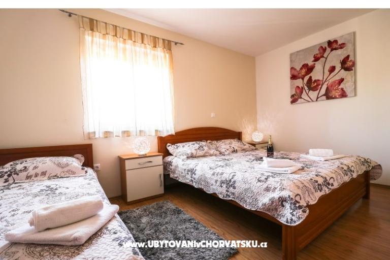  Casa con piscina - Villa Marijana  – foto 16