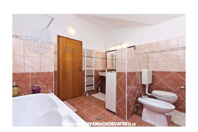 Family house con piscina – foto 11