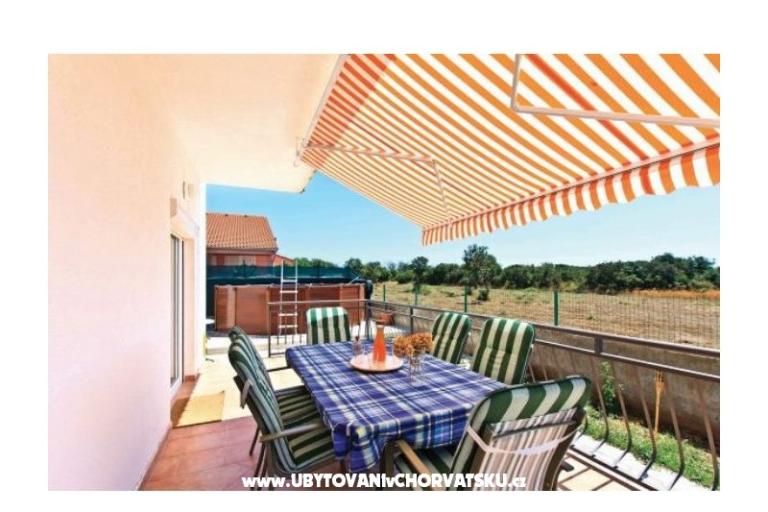 Family house con piscina – foto 14