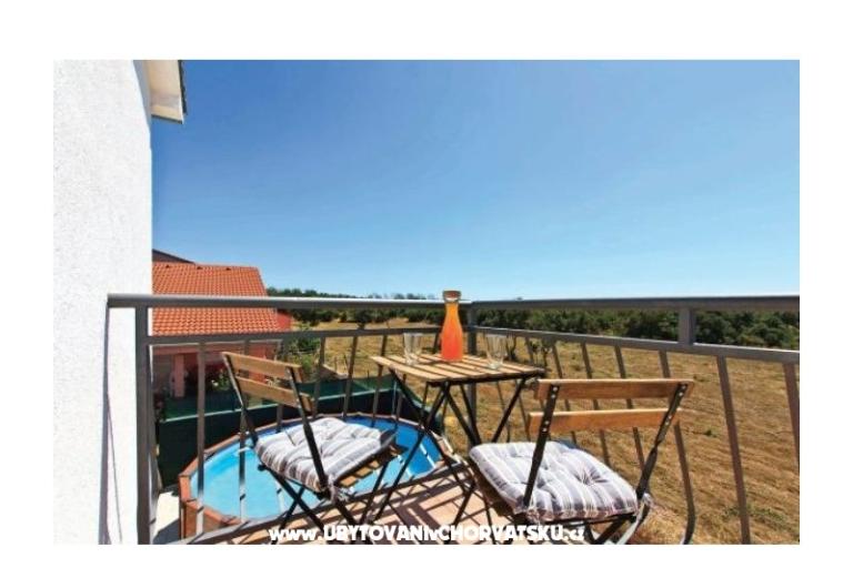 Family house con piscina – foto 16